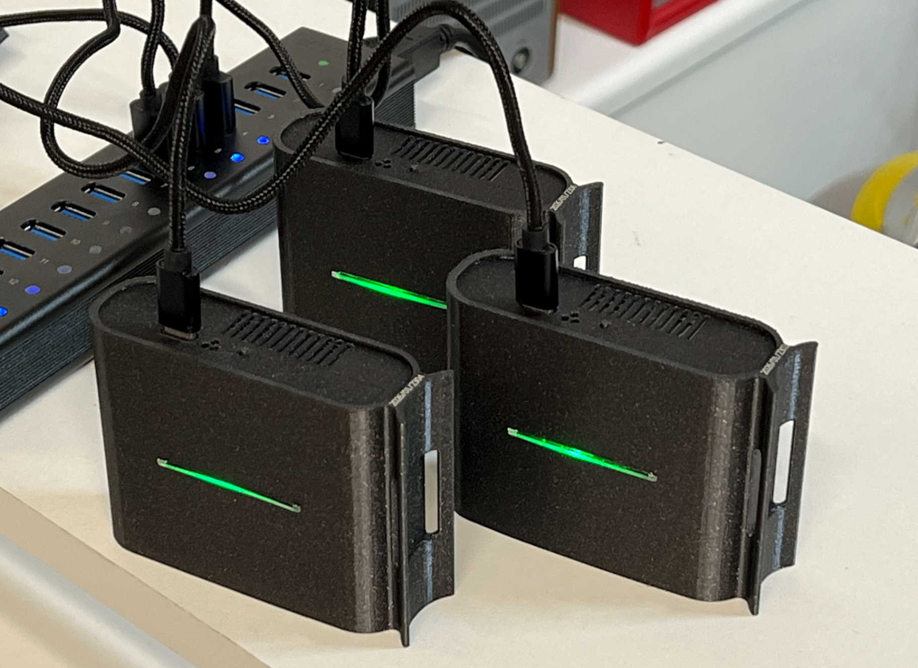 Multiple OAQ-1-2 sensors connected to a USB hub for data transfer
